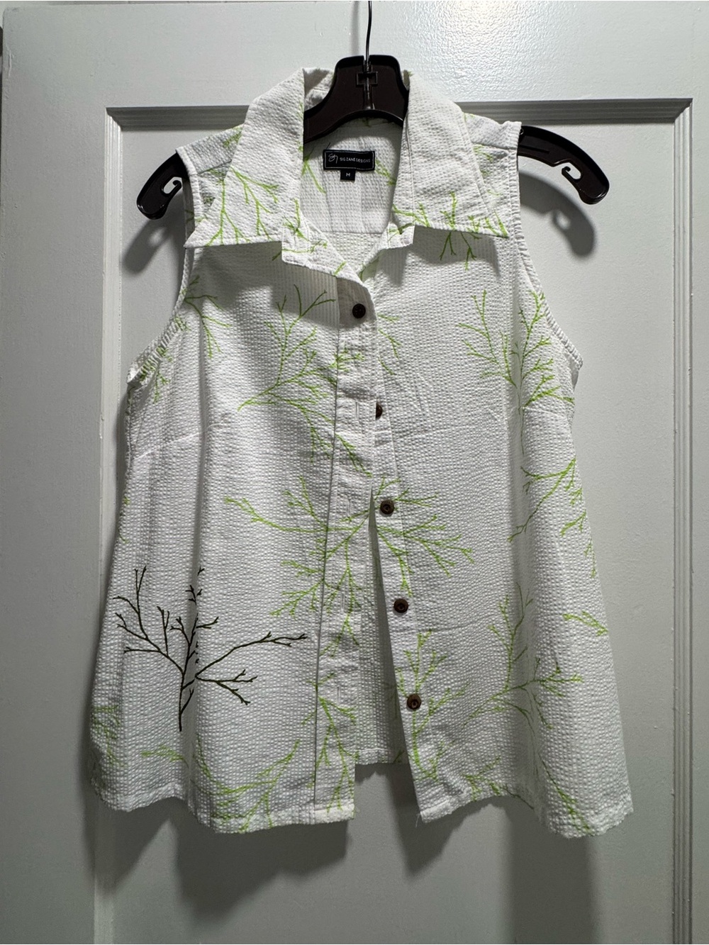 Sig Zane Seersucker White Sleeveless Button-Up Top with Green Limu Print